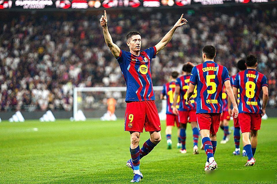 AYX-莱万多夫斯基关键节点回归赛场，C9带队取胜！的简单介绍